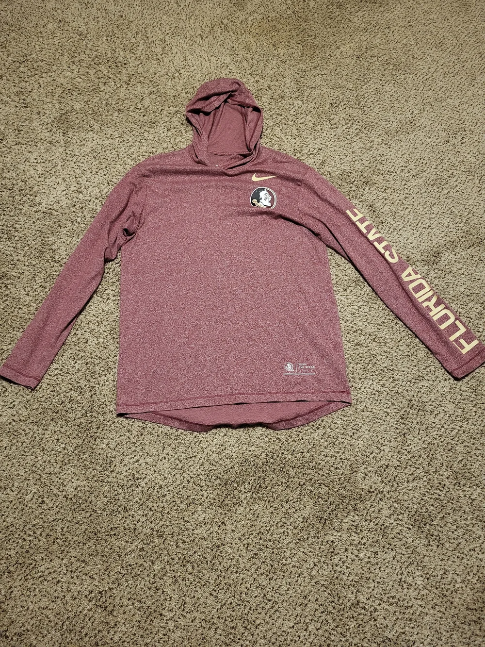 Nike lightweight maroon